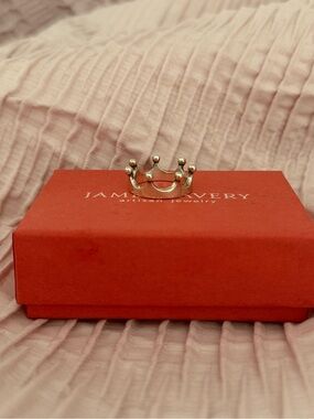 James Avery Gold Crown Ring on Red Box